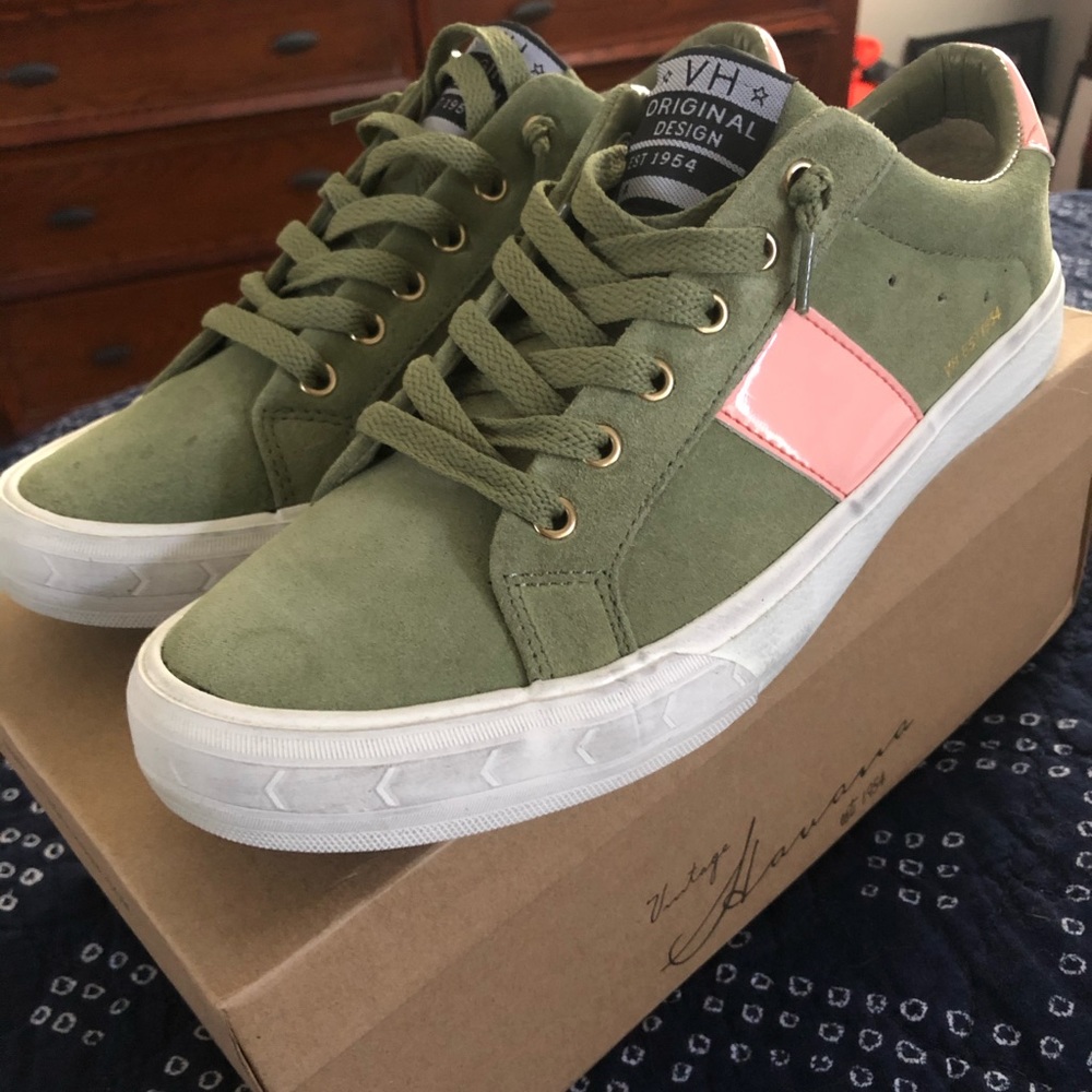 SoldSize 9 vintage Havana sneakers NIB